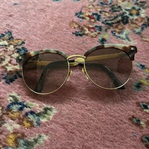 Gorgeous Tortoiseshell Gucci Sunglasses - EUC